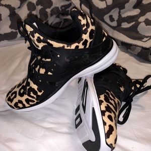 APL Ascend women’s leopard calf hair